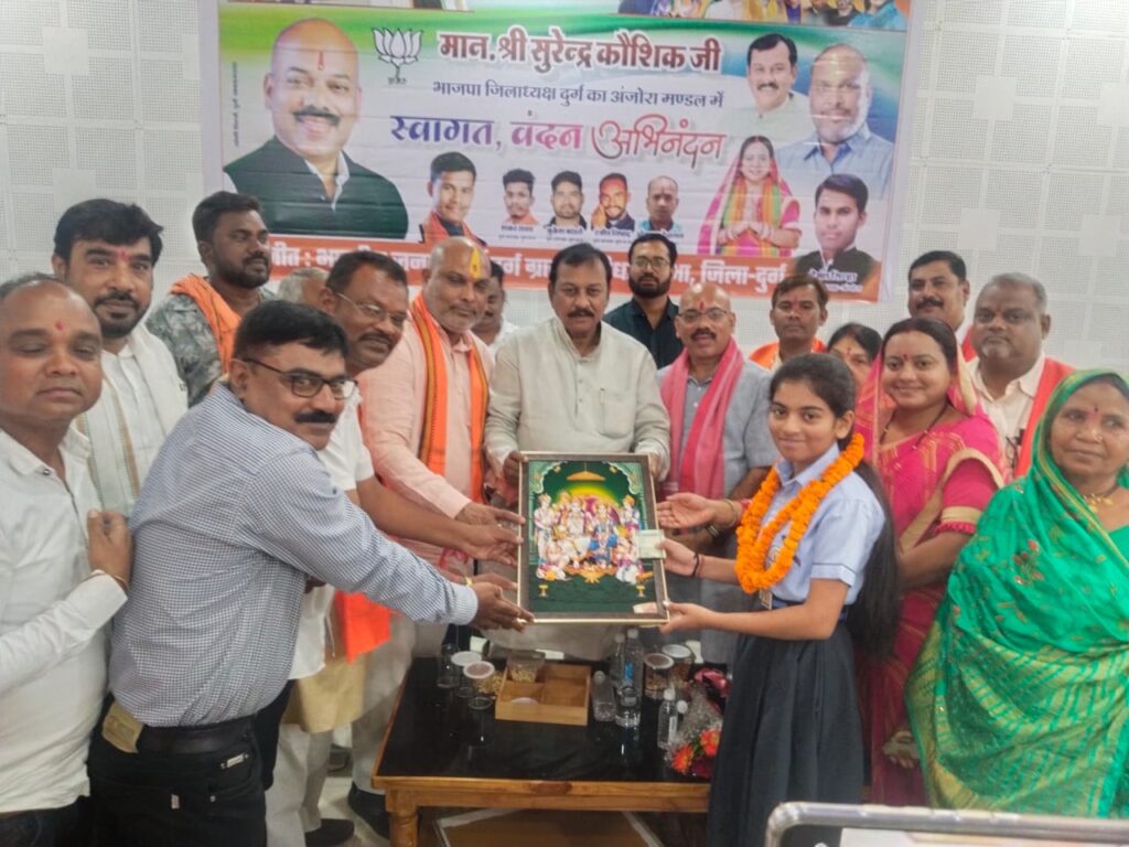 दसवी बोर्ड परीक्षा में प्रवीण्य सूची में 06 रैंक हासिल करने वाले कु.वैष्णवी देवांगन का सम्मान…