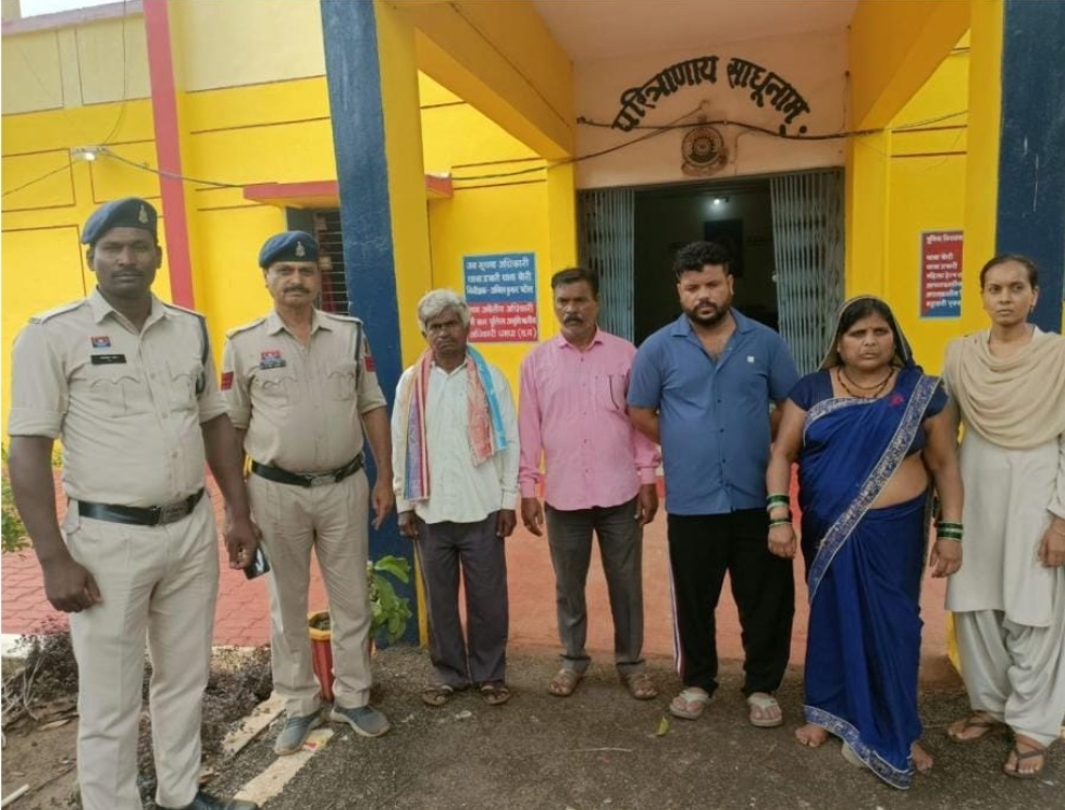 स्कूल में घुसकर शिक्षक का अपहरण, महिला भी शामिल, चंद घंटों में चार गिरफ्तार